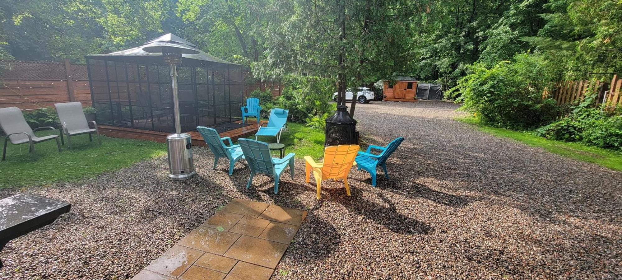 Kokomo Inn: Tropical Riverfront B&B for Adults on Capital Cycling Route Gatineau Exterior photo