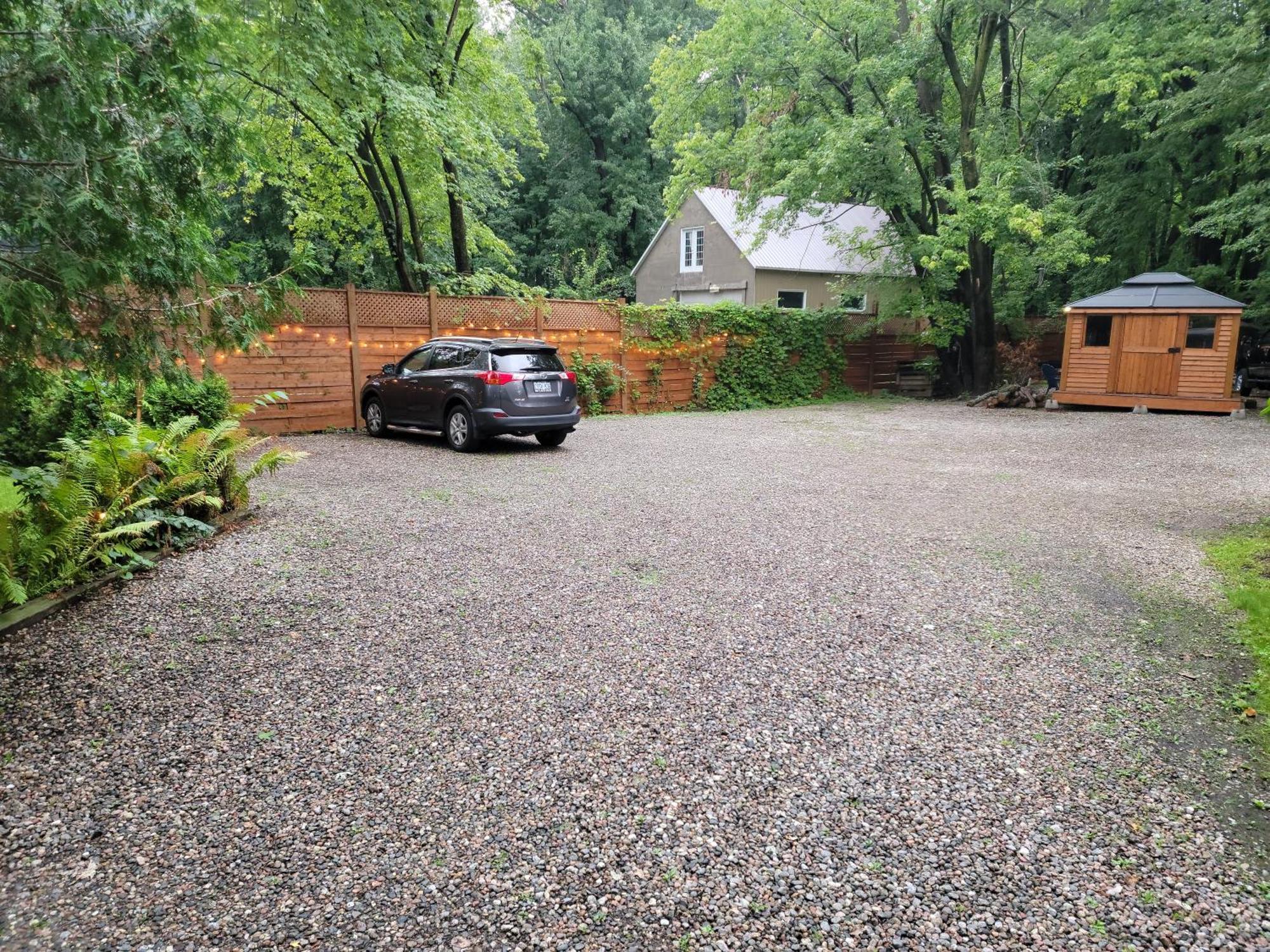 Kokomo Inn: Tropical Riverfront B&B for Adults on Capital Cycling Route Gatineau Exterior photo